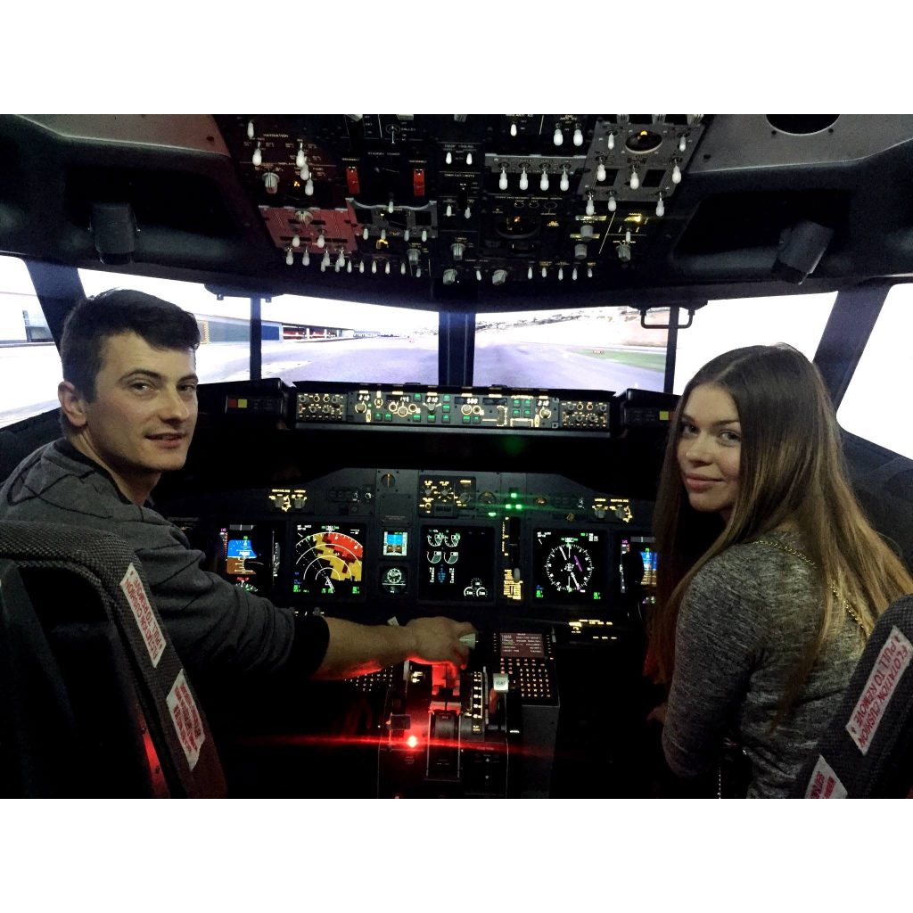 Simulator Centrum Bratislava Boeing 737 & Piper Seneca Cockpit Experience in Prievoz-6