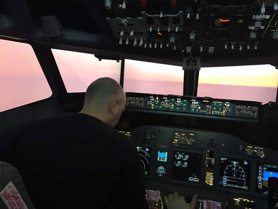 Simulator Centrum Bratislava Boeing 737 & Piper Seneca Cockpit Experience in Prievoz-8