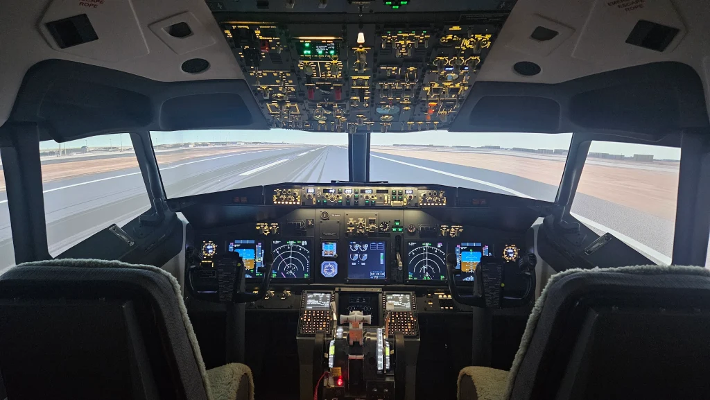 The Aviator Lounge Boeing 737-800NG Experience Doha-8