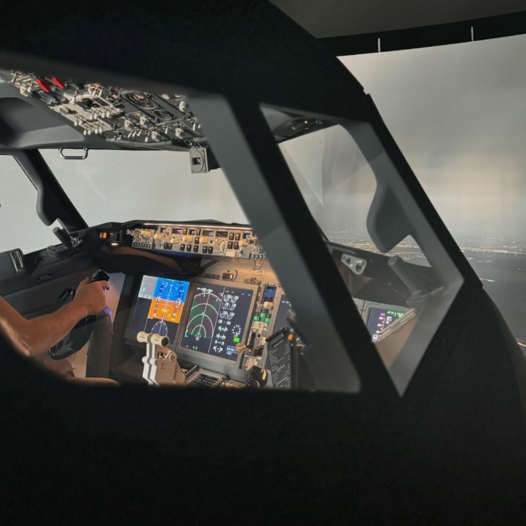 Up2Sky Flight Simulator Poprad Boeing 737NG Cockpit Experience at Tatry Airport 1