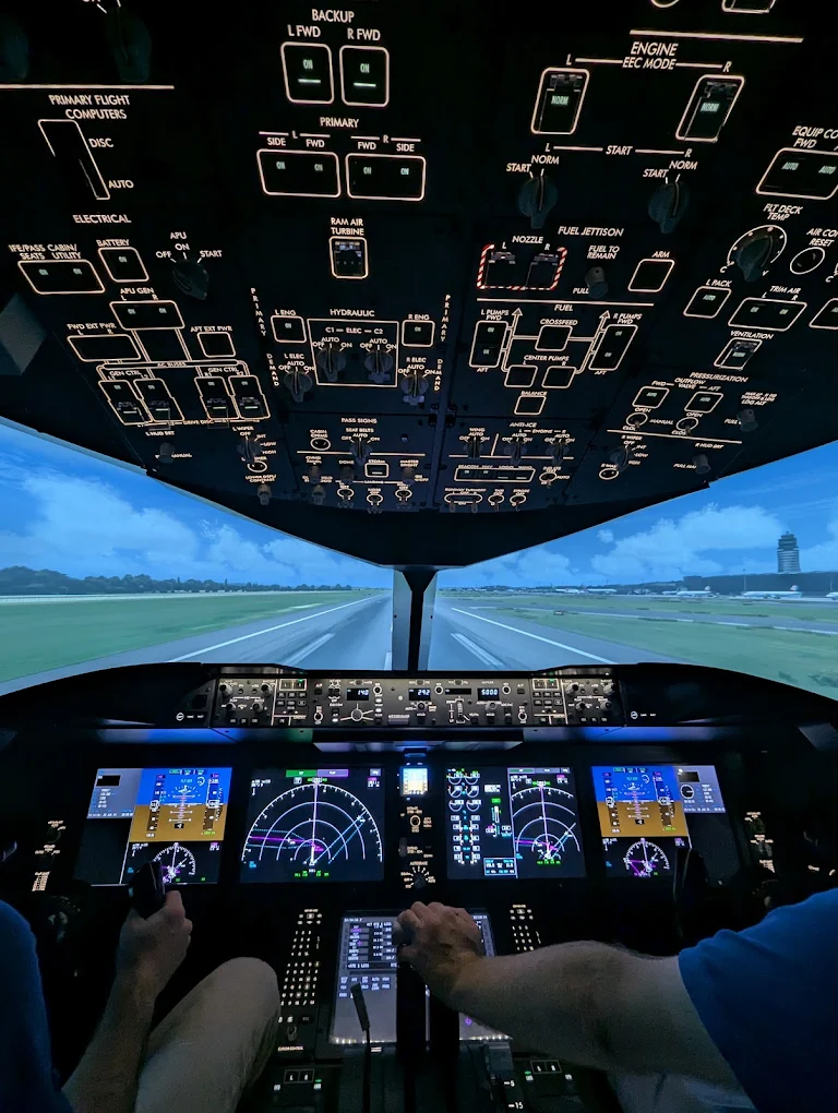 ViennaFlight Vienna Airbus A320, Boeing 787, Bell 206 Helicopter & Eurofighter Simulators-1