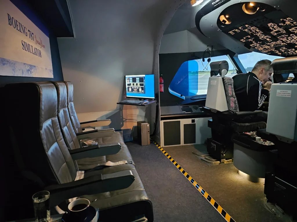 ViennaFlight Vienna Airbus A320, Boeing 787, Bell 206 Helicopter & Eurofighter Simulators-2
