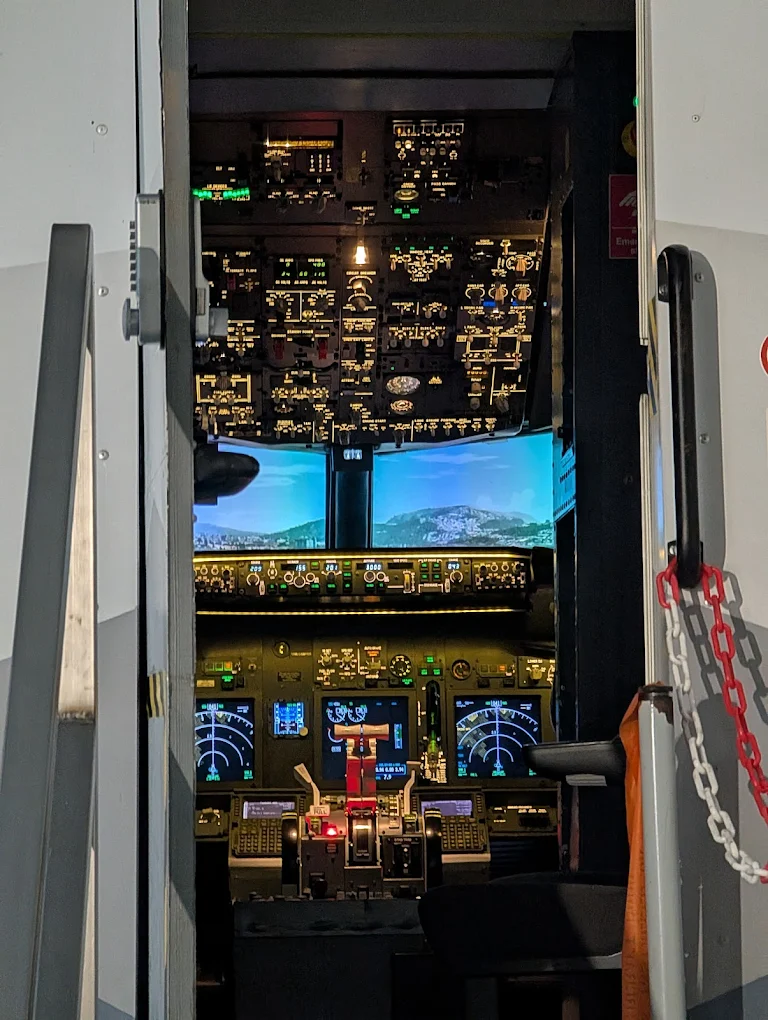 Flight Sensations Paris Dynamic Boeing 737 Cockpit Experience at Pontoise Airport