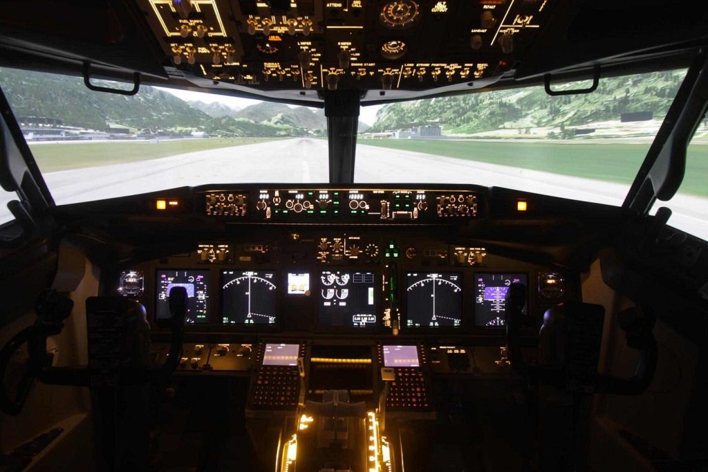 Flight Sensations Paris Dynamic Boeing 737 Cockpit Experience at Pontoise Airport